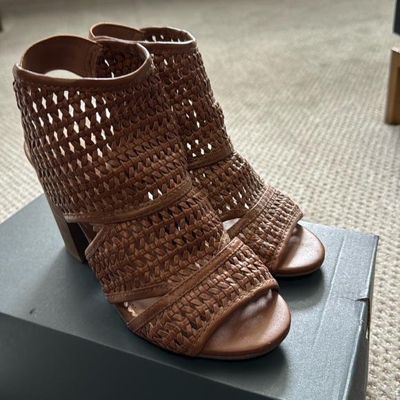 Lauren Conrad-Booties-Size 7 - Picture 2 of 5